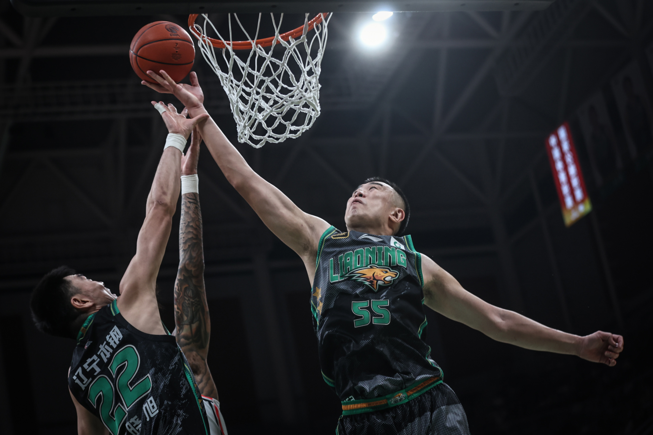 爱游戏平台托特纳姆发布备战花絮；清晨再遭质疑；NBA常规赛任务艰巨；年轻球员得到机会的简单介绍