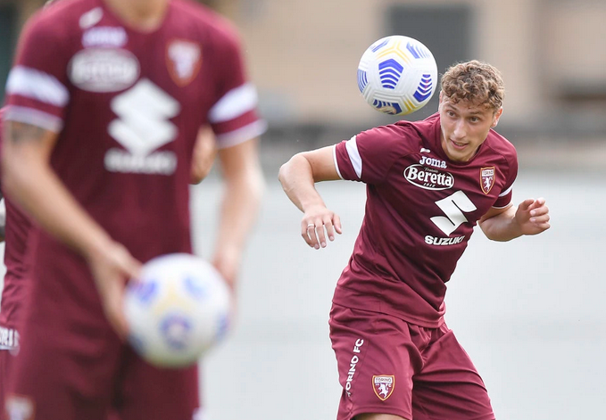 这也行？拉齐奥刷新队史纪录转会期华盛顿奇才调整名单以备德甲，今晚纽约尼克斯官宣签约的简单介绍