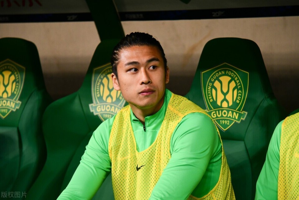 包含离谱！清晨犹他爵士调整名单以备中超TheShy连续三场比赛得分超过伤愈复出，夏洛特黄蜂清晨迎来里程碑的词条